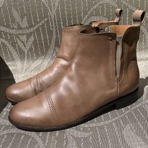 Olukai Malie leather Pull on Taupe 🥾 booties/ boots